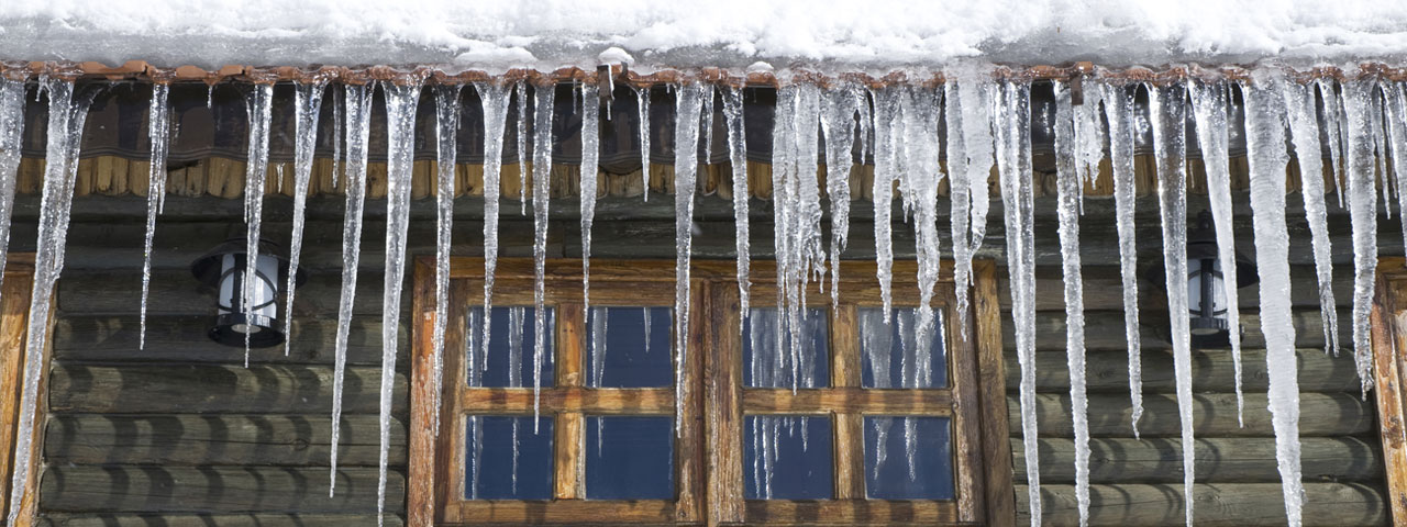 Spray foam prevents ice dams by providing proper insulation in Seattle attic spaces Spray foam prevents ice dams by providing proper insulation in Seattle attic spaces